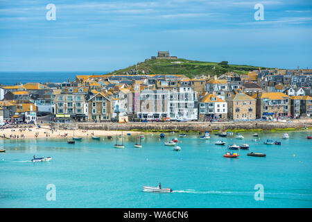 Erhöhten Blick auf den beliebten Badeort St. Ives, Cornwall, England, Vereinigtes Königreich, Europa Stockfoto