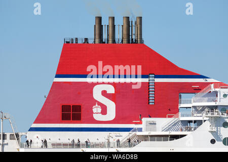 Stena Line Logo auf den Trichter der Fähre Stena Hollandica. Stena Line ist eines der größten Fährunternehmen der Welt. Stockfoto