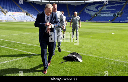 Cardiff City Manager Neil Warnock vor der den Himmel Wette Championship Match im Madejski Stadium, Lesen. Stockfoto