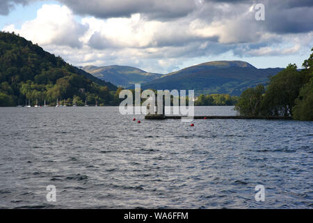 Blick auf Windermere auf und neben dem Wasser Stockfoto