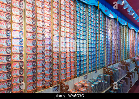 Portugal Porto Porto Mundo Fantásticoda Sardinha Portuguesa Comur Die fantastische Welt von Portugiesisch Sardinen shop shop Konserven konserven Dosen Dosen Stockfoto