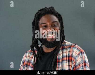 Edinburgh, Schottland, Großbritannien. 18. August 2019. Edinburgh International Book Festival. Bild: Jason Reynolds, ein CILIP Carnegie Medal in die engere Auswahl amerikanischer Autor bespricht die Popularität von Vers Romane am Book Festival Stockfoto