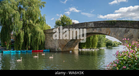 Halfpenny Bridge über die Themse, Lechlade, Gloucestershire, England, Vereinigtes Königreich Stockfoto