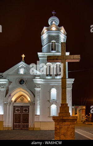 Iglesia San Blas in Cuenca, Ecuador, gesehen bei Nacht beleuchtet Stockfoto