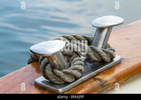 Eine Verankerungsklamotte auf einem Boot, mit Kopierplatz Stockfoto