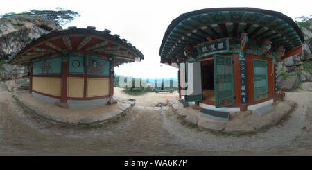 360 Grad Panorama Ansicht von JECHEON, SÜDKOREA 22. Mai 2019: 360 Grad voll nahtlose Sphärisches Panorama der Jeongbangsa Tempel. Jeongbangsa Tempel ist 460 Meter über s