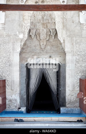 Eingang der historischen Anadolu beylerbeyi celalettin karacabey Moschee in Hamamonu, Ankara, Türkei Stockfoto