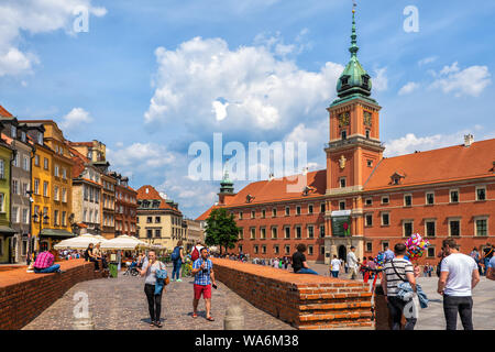 Warschau, Polen - 25. Mai 2019: Altstadt der Hauptstadt mit der königlichen Burg, Wahrzeichen der Stadt, UNESCO Weltkulturerbe. Stockfoto