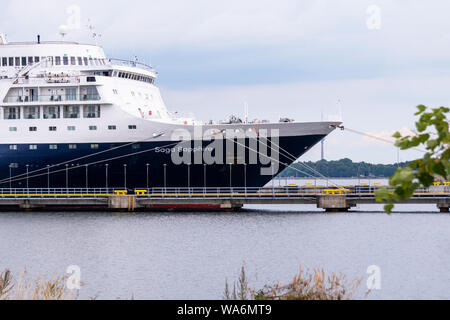 Kreuzfahrtschiff MS Saga Saphir der Saga Cruises II Ltd Flotte angedockt in Vanasadam Hafen Tallinn in Estland. Kreuzfahrt in der Ostsee. Stockfoto