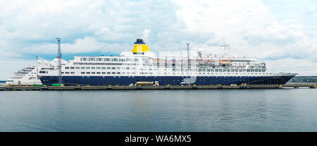 Kreuzfahrtschiff MS Saga Saphir der Saga Cruises II Ltd Flotte angedockt in Vanasadam Hafen Tallinn in Estland. Kreuzfahrt in der Ostsee. Stockfoto