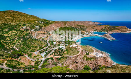 Panoramablick auf die Landschaft der Bucht Kapsali, Kythira Island, Griechenland. Stockfoto
