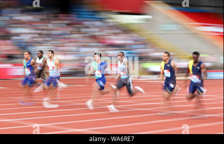 Allgemeine Ansicht der Wettbewerber bei den Männern 100 m Hitze 1 Während die Muller Grand Prix Birmingham im Alexander Stadium, Birmingham. Stockfoto