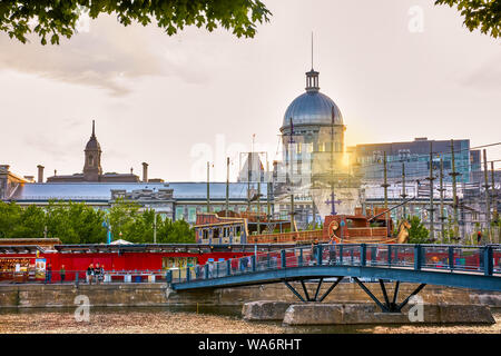 Bonsecours Market oder Marche bonsecours Gebäude, das Rathaus und das Panorama der Altstadt von Montreal, Quebec, Kanada. Stockfoto