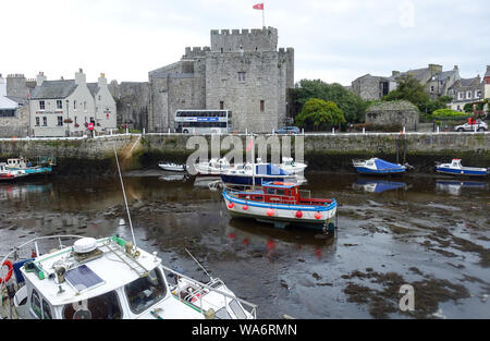 Castletown Hafen bei Ebbe, von der Insel Man Stockfoto