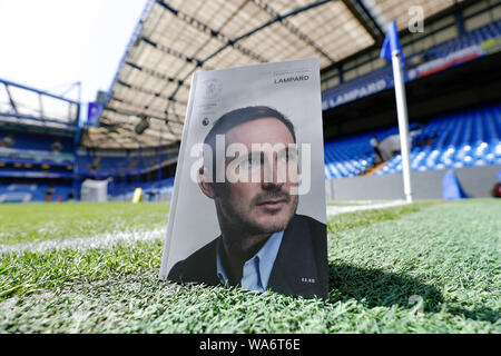 London, Großbritannien. 18. August 2019. Stamford Bridge, London, England; Englische Premier League Chelsea Football Club gegen Leicester City; Offizielle match Programm mit Chelsea Frank Lampard auf der vorderen Abdeckung - Streng redaktionelle Verwendung. Keine Verwendung mit nicht autorisierten Audio-, Video-, Daten-, Spielpläne, Verein/liga Logos oder "live" Dienstleistungen. On-line-in-Match mit 120 Bildern beschränkt, kein Video-Emulation. Keine Verwendung in Wetten, Spiele oder einzelne Verein/Liga/player Publikationen Quelle: Aktion Plus Sport Bilder/Alamy leben Nachrichten Stockfoto