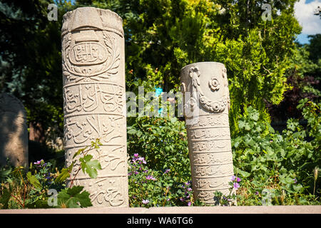 Historischen osmanischen Grabsteine auf einem Friedhof bei Hamamonu, Ankara, Türkei. Stockfoto