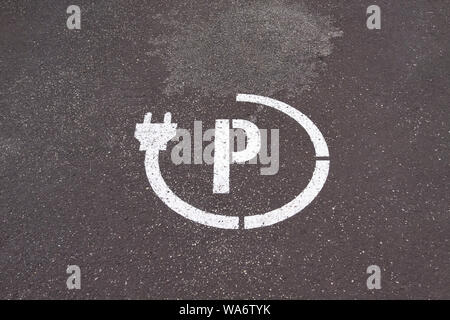 Piktogramm, Parkplatz vor eine Ladestation für Elektroautos, Berlin, Deutschland, Stockfoto