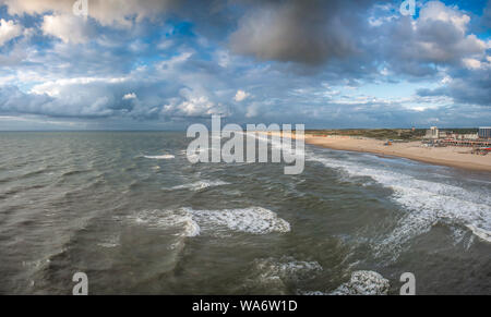 Strand von Scheveningen in Den Haag in einem schönen Sommertag, Die Niederlande Stockfoto