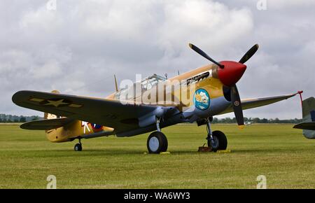 Curtiss-Wright Warhawk P40 F (G-CGZP) auf der Flightline am 2019 Flying Legends Airshow Stockfoto