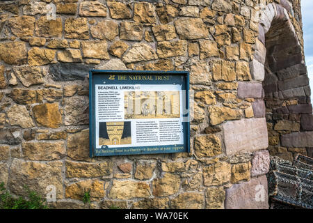 Beadnell Limekilns Infotafel am Beadnell Bay, Northumberland, England. Stockfoto