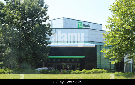 Princeton, New Jersey, USA, 23. Juni 2019: EIN TD Bank unterzeichnen über eine Filiale der deutschen Bank in New Jersey. Stockfoto