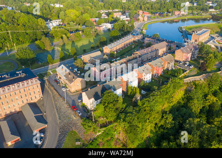 Historische Gehäuse neben Cohoes fällt, Kraftwerk, hydroectric Pflanze, Cohoes, New York, USA Stockfoto