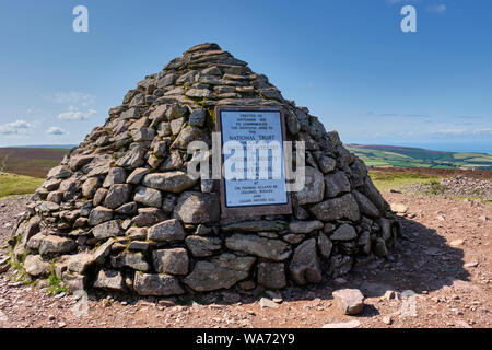 Der Cairn auf dem Gipfel des Dunkery Beacon - der höchste Punkt auf Exmoor, zwischen Kreuz und Wheddon Porlock, Somerset Stockfoto