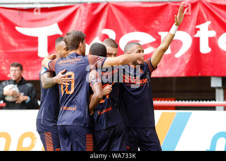 ENSCHEDE, 18-08-2019, Stadion de Grolsch Veste, Saison 2019 / 2020, der niederländischen Eredivisie, RKC feiert die 1-2 während des Spiels FC Twente - RKC Waalwijk. Stockfoto