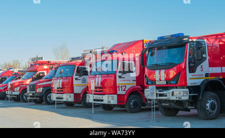 Feuerwehrfahrzeuge in einer Zeile Stockfoto