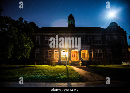 Die Reste der Pennhurst Schule der Schwachen gekümmert, meist mit einem Asyl, obwohl die Bedingungen, herauf fast die gleiche verwirrt. Stockfoto