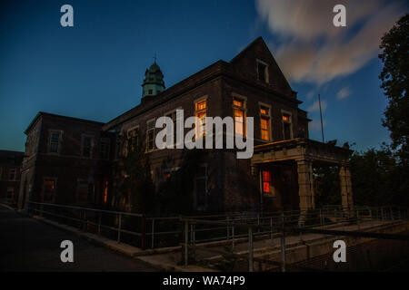 Die Reste der Pennhurst Schule der Schwachen gekümmert, meist mit einem Asyl, obwohl die Bedingungen, herauf fast die gleiche verwirrt. Stockfoto