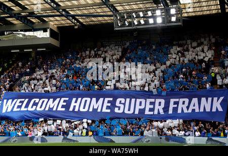 Ein Banner feiert Chelsea Frank Lampard wird von Fans zog vor dem Kick-off in der Premier League an der Stamford Bridge, London. Stockfoto