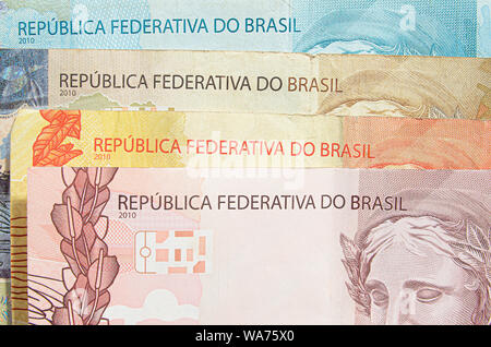 Brasilianischen Real Banknoten Hintergrund. 10, 20, 50, 100 Reais brl. Brasilianische Geld, echten Noten. Makro Foto. Stockfoto