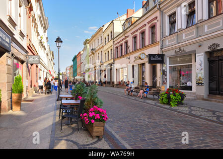 Bydgoszcz Polen - 15. August 2019: Alte historische Häuser in der Dluga Straße Stockfoto