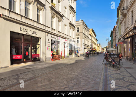 Bydgoszcz Polen - 15. August 2019: Dluga Straße im historischen Viertel von Bydgoszcz. Stockfoto