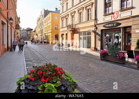 Bydgoszcz Polen - 15. August 2019: Alte historische Häuser in der Dluga Straße Stockfoto