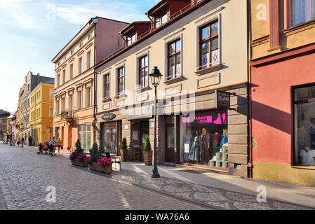 Bydgoszcz Polen - 15. August 2019: Alte historische Häuser in der Dluga Straße Stockfoto