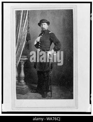 2 Leutnant Julius Richardt, Union Officer in der 24 Illinois Infanterie Regiment, full-length Portrait, stehend, nach vorne] / T.M. Schleier des Cartes de Visite Foto Galerie, Nashville, Tenn Stockfoto