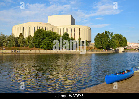 Bydgoszcz Polen - 15. August 2019: Opera Nova - Musik Theater am Fluss Brda Bank Stockfoto