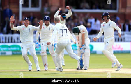 England's Jack Leach (Mitte) feiert die wicket von Australiens Cameron Bancroft bei Tag fünf der Asche Test Match auf Lord's, London. Stockfoto