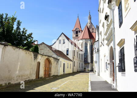 Eggenburg, Niederösterreich, Österreich. Die Gemeindekirche St. Stephen ist eine römisch-katholische Kirche in der Stadt Eggenburg in Niederösterreich Stockfoto