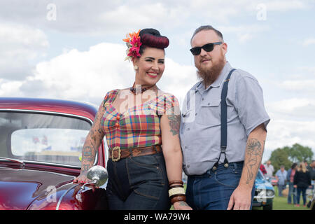 Brentwood Essex 18 August 2019 Essex benutzerdefinierte Kultur zeigen, einem OLDTIMERTREFFEN UND VINTAGE MESSE EIN MITTE SOMMER Feier von Mitte 20. Jahrhundert Kultur gehalten am Zentrum Brentwood Brentwood Essex Credit Ian Davidson/Alamy leben Nachrichten Stockfoto