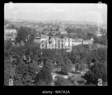 Luftaufnahme zwischen der 2. und 3 Straßen, S.E., Blick nach Norden, Nordosten, D&C Straßen, Unabhängigkeit & Pennsylvania Alleen (Übersicht Standorte für Bibliothek des Kongresses Adams und Madison Memorial Library, links von der Mitte), vom Dach der Providence Hospital Stockfoto