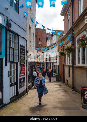 Grape Lane in Panama Stadt Zentrum dekoriert mit Bunting der Yorkshire Fahne ein Weiß auf blauem Grund feiern Yorkshire Tag 1. August rose Stockfoto