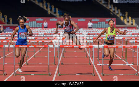 Birmingham, Großbritannien. 18. August 2019. Diamond League Leichtathletik Muller Grand Prix, Danielle Williams (JAM) Welt 1 Leitungen geordneten und geht auf Hitze 2 der Frauen 100m Hürden durch jagte Brianna McNeal (USA) und Königin Aéroport (USA) - Redaktionelle verwenden Sie nur, um zu gewinnen. Credit: Aktion Plus Sport Bilder/Alamy leben Nachrichten Stockfoto