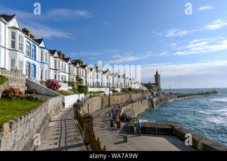 Viktorianische terrasse Wohnraum mit Blick auf den Hafen, camborne Camborne, Cornwall, Cornwall, England, Großbritannien Stockfoto