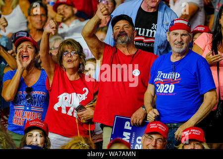 August 15, 2019, Manchester, New Hampshire, USA: Trump unterstützer Geste gegenüber der Presse während der maga Rallye in New Hampshire. (Bild: © preston Ehrler/SOPA Bilder über ZUMA Draht) Stockfoto