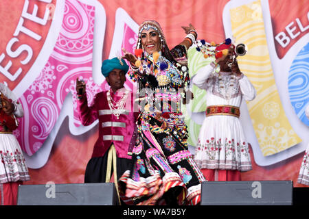 Leicester, Großbritannien. 18. August 2019. Bekannt als die erste Veranstaltung dieser Art hier in Großbritannien, die Leicester Belgrave Mela ist einer der beliebtesten und etablierte freie Gemeinschaft Ereignisse im Vereinigten Königreich. Indischen Basar. für Lebensmittel und Geschenke. Mit der berühmten Rajasthan Heritage Brass Band und der großen indischen Zirkus. Credit: Ian Francis/Alamy leben Nachrichten Stockfoto