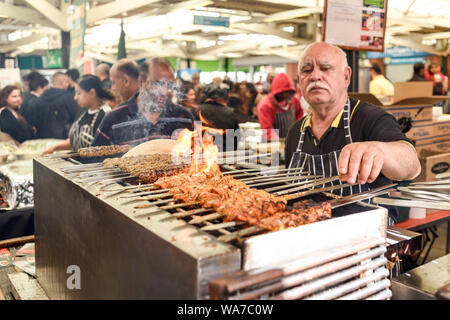 Leicester, Großbritannien. 18. August 2019. Bekannt als die erste Veranstaltung dieser Art hier in Großbritannien, die Leicester Belgrave Mela ist einer der beliebtesten und etablierte freie Gemeinschaft Ereignisse im Vereinigten Königreich. Indischen Basar. für Lebensmittel und Geschenke. Mit der berühmten Rajasthan Heritage Brass Band und der großen indischen Zirkus. Credit: Ian Francis/Alamy leben Nachrichten Stockfoto