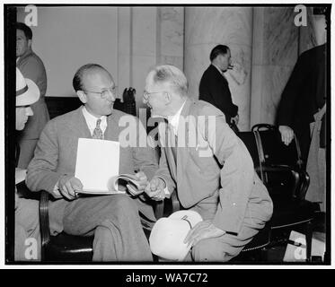 Vor dem TVA-Untersuchungsausschuss. Washington, D.C., 26. David A. Lilienthal, Links. Dr. Harcourt ein, Morgan, Vorsitzender des TVA, in einer Unordnung nach der gemeinsamen Kongreßausschuß Untersuchung der TVA, 5/26/38 Stockfoto